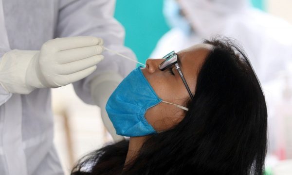 Si dio positivo para covid-19, aconsejan aislarse por 10 días