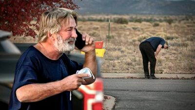 Imagen de Alec Baldwin dice que su corazón ‘está destrozado’ tras muerte accidental en rodaje