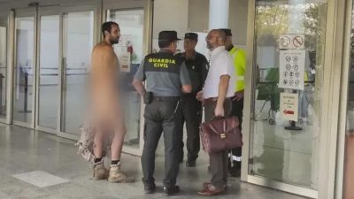 Imagen de Hombre intentó entrar desnudo al juicio por exhibicionismo en su contra