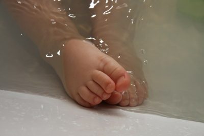 Imagen de Ecuador: Bebé muere ahogada mientras asaltaban a su madre