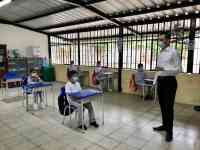 Noticia: Ecuador mantiene el cronograma de regreso a clases presenciales Ecuador mantiene el cronograma de regreso a clases presenciales
