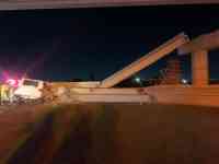 Noticia: Colapsa un puente y cae sobre una camioneta en una auotopista de México Colapsa un puente y cae sobre una camioneta en una auotopista de México