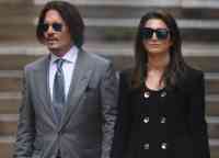 Noticia: Johnny Depp está enamorado de su abogada Johnny Depp está enamorado de su abogada