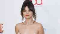 Noticia: FOTO | La cantante Selena Gomez muestra por primera vez la cicatriz de su trasplante con foto en traje de baño FOTO | La cantante Selena Gomez muestra por primera vez la cicatriz de su trasplante con foto en traje de baño