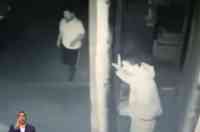 Noticia: VIDEO | Delincuentes dispararon a un hombre durante un asalto en un frigorífico en Guayaquil VIDEO | Delincuentes dispararon a un hombre durante un asalto en un frigorífico en Guayaquil