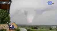 Noticia: VIDEO: Se compartió en redes imágenes de un fuerte tornado en Rusia VIDEO: Se compartió en redes imágenes de un fuerte tornado en Rusia