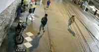 Noticia: VIDEO: Cámaras capturaron a varios sujetos robando con armas de fuego en Guayaquil VIDEO: Cámaras capturaron a varios sujetos robando con armas de fuego en Guayaquil