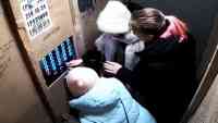 Noticia: VIDEO | Un ascensor se precipitó a tierra con tres personas en su interior VIDEO | Un ascensor se precipitó a tierra con tres personas en su interior