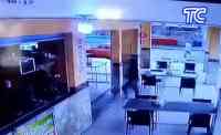 Noticia: VIDEO | Un sujeto intentó robar un restaurante con un arma de juguete en Guayaquil VIDEO | Un sujeto intentó robar un restaurante con un arma de juguete en Guayaquil