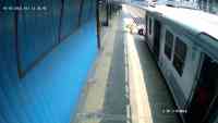 Noticia: ¡Insólito! Un hombre salvó a una persona de 60 años que estaba atrapado en las vías de un tren ¡Insólito! Un hombre salvó a una persona de 60 años que estaba atrapado en las vías de un tren