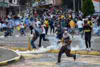 Noticia: Trece días de protestas dejan 42 muertos en Colombia Trece días de protestas dejan 42 muertos en Colombia
