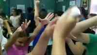 Noticia: Niños reaccionan emocionados al enterarse que ya no usarán mascarilla en Israel Niños reaccionan emocionados al enterarse que ya no usarán mascarilla en Israel