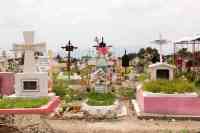 Noticia: Llevó a su novio al cementerio para "desenterrar una fortuna" y lo terminó matando Llevó a su novio al cementerio para "desenterrar una fortuna" y lo terminó matando