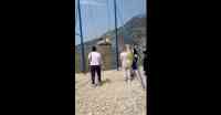 Noticia: Mujeres sufren caída desde columpio al borde de acantilado Mujeres sufren caída desde columpio al borde de acantilado