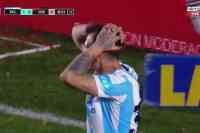 Noticia: VIDEO | Jugador argentino falla una jugada de gol debajo del arco VIDEO | Jugador argentino falla una jugada de gol debajo del arco
