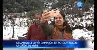 Noticia: Turistas aprovecharon nieve en carretera y se tomaron fotos Turistas aprovecharon nieve en carretera y se tomaron fotos
