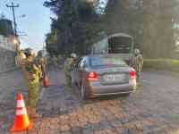 Noticia: Militares ejecutan control de armas al sur de Quito Militares ejecutan control de armas al sur de Quito