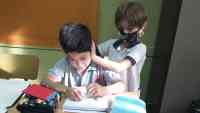 Noticia: Un niño cuida a su amigo con Asperger y se vuelve viral Un niño cuida a su amigo con Asperger y se vuelve viral