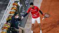 Noticia: Novak Djokovic golpea de nuevo a un juez de línea en pleno juego Novak Djokovic golpea de nuevo a un juez de línea en pleno juego