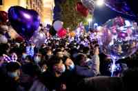 Noticia: FOTOS: Multitudes en las calles de Wuhan durante el Año Nuevo FOTOS: Multitudes en las calles de Wuhan durante el Año Nuevo