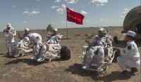 Noticia: Astronautas vuelven a la Tierra tras la misión espacial más larga de China Astronautas vuelven a la Tierra tras la misión espacial más larga de China