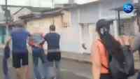 Imagen: Guayaquil: Un delincuente fue detenido y golpeado por vecinos del sector Guayaquil: Un delincuente fue detenido y golpeado por vecinos del sector