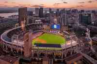 Noticia: Una mujer y su bebé murieron al sufrir una caída en un estadio Una mujer y su bebé murieron al sufrir una caída en un estadio