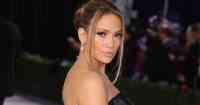Noticia: Jennifer Lopez muestra su escultural figura a los 50 años de edad y las redes enloquecen Jennifer Lopez muestra su escultural figura a los 50 años de edad y las redes enloquecen