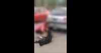 Noticia: VIDEO | Mujer amarró a su perro a un carro y lo arrastró por siete cuadras VIDEO | Mujer amarró a su perro a un carro y lo arrastró por siete cuadras