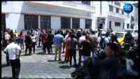Noticia: Personas quisieron linchar al policía implicado en el asesinato de su propia bebé Personas quisieron linchar al policía implicado en el asesinato de su propia bebé