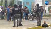 Imagen: Enfrentamientos entre delincuentes deja a 3 baleados afuera de una escuela Enfrentamientos entre delincuentes deja a 3 baleados afuera de una escuela