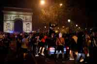Noticia: ¿No está prohibido? Los hinchas del PSG celebraron tras llegar a la final de la Champions League ¿No está prohibido? Los hinchas del PSG celebraron tras llegar a la final de la Champions League