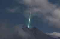 Noticia: Captan el momento en que un meteorito cae sobre un volcán activo en Indonesia Captan el momento en que un meteorito cae sobre un volcán activo en Indonesia